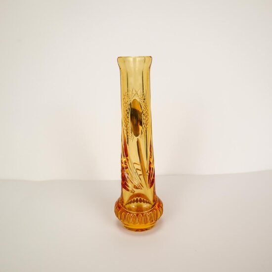 Dzintara krāsas kristāla vāze ar zelta niedri