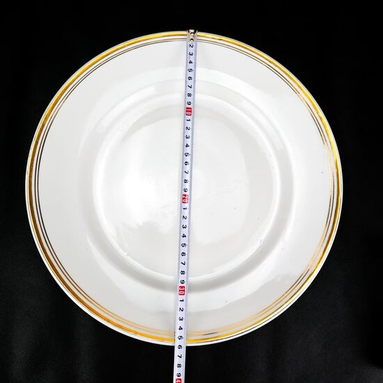 Gludās servējamais šķīvis ar zelta svītrām 36cm