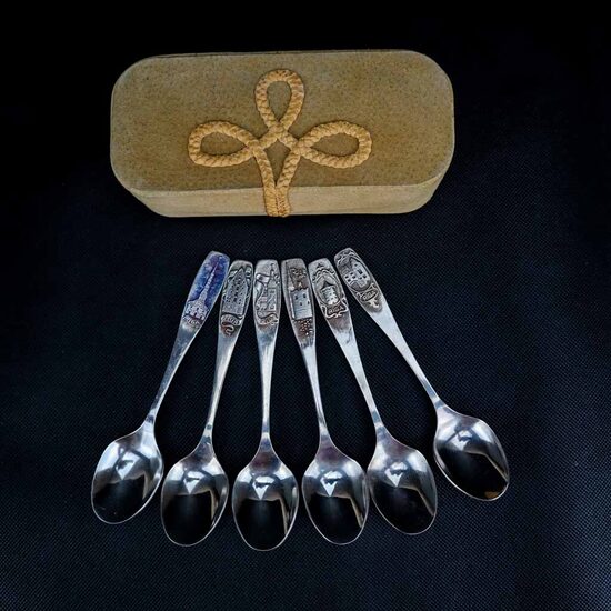 Tējkarotes Vecrīga zamšādas kastītē