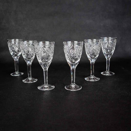 Kristāla liķiera glāzītes ar slīpētu rakstu 