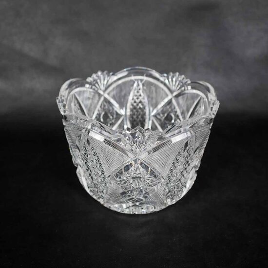 Grezns, vidēji liels kristāla trauks