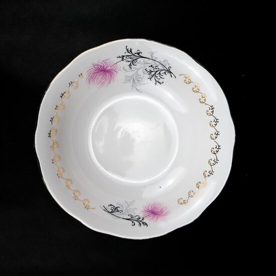 Kartupeļu bļoda Oktobris ar violetu krizantēmu