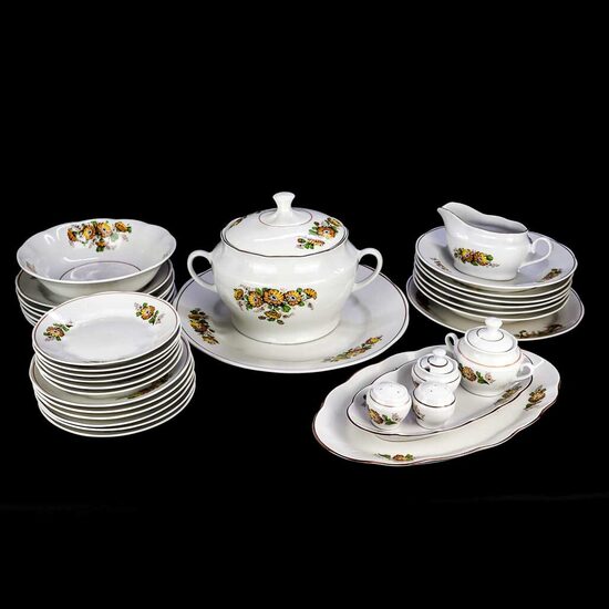 Pusdienu servīze Ārija ar kliņģerīšu dekolu