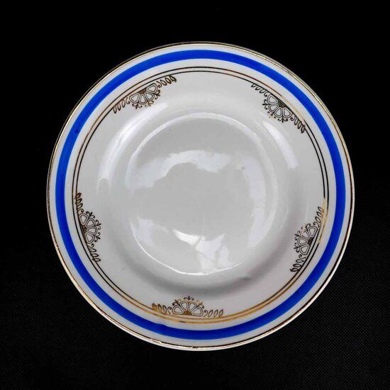 Gludās maizes šķīvji ar zelta pussauli un zilu svītru