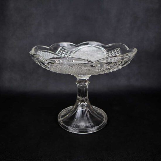 Antīks stikla augļu trauks uz kājas