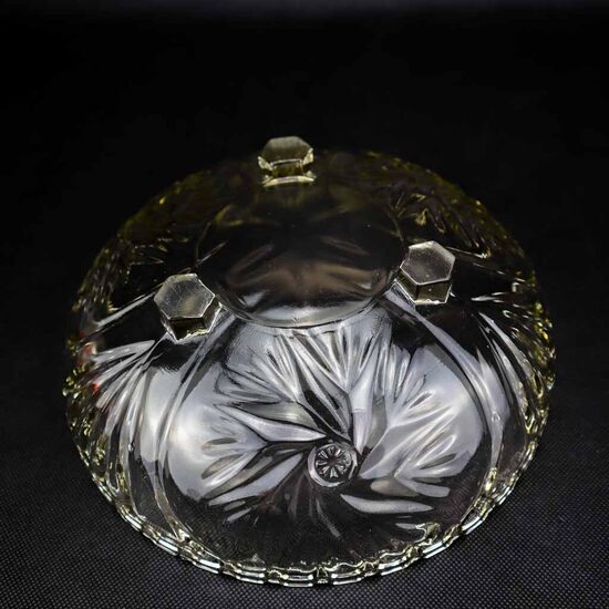 Sens Tarbeklaas trauks uz 3 kājām