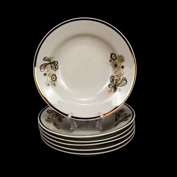 Aija 2 deserta šķīvji ar "mušiņām"