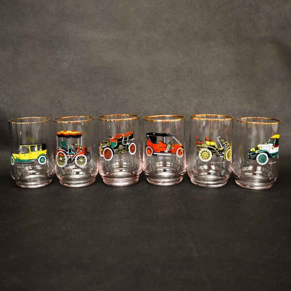 Sulas glāzes ar Retro auto