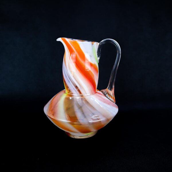 Daudzkrāsaina stikla krūka