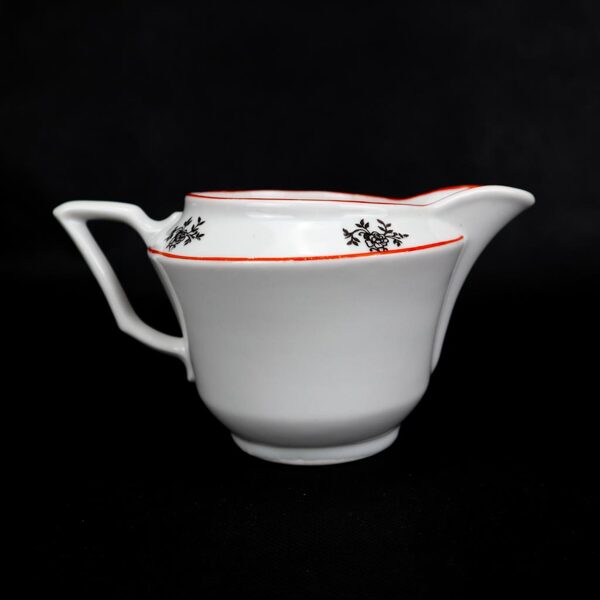 Maijas krējuma kanniņa ar melnām rozītēm