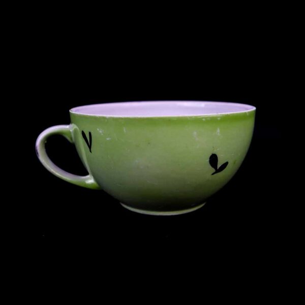 Marijkas tasīte zaļa ar melnām lapiņām