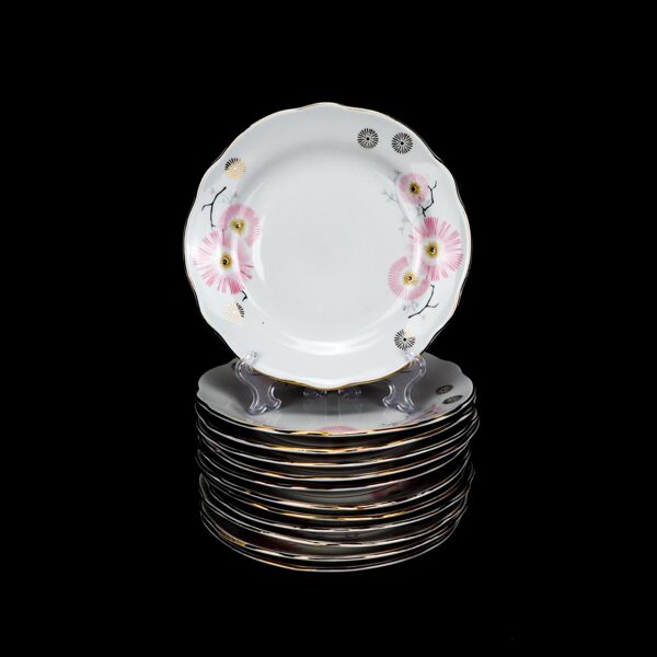 Oktobris ar Sakuru ziediem, maizes šķīvji