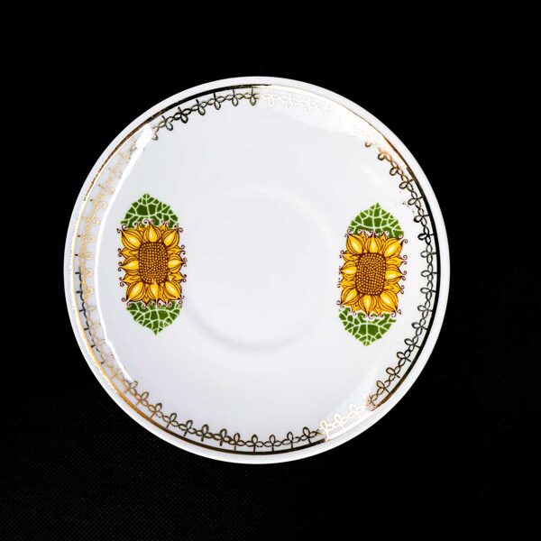 Aija-2 ar saulespuķēm, apakštases